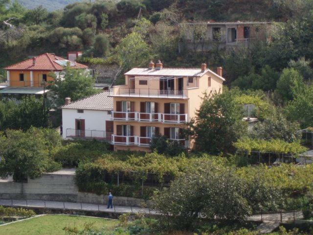 Guesthouse Familija Tariba スペタルスカ・ドラガ エクステリア 写真